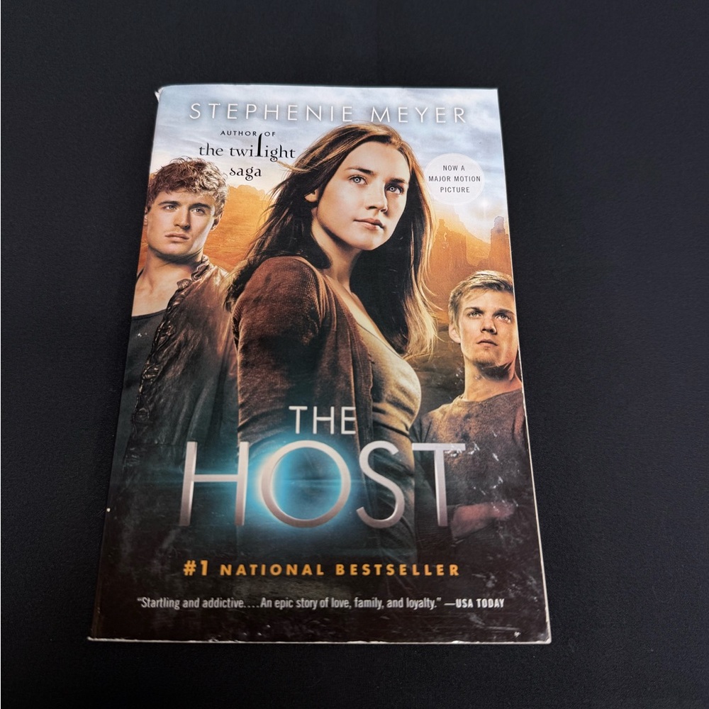 The Host by Stephenie Meyer Paperback